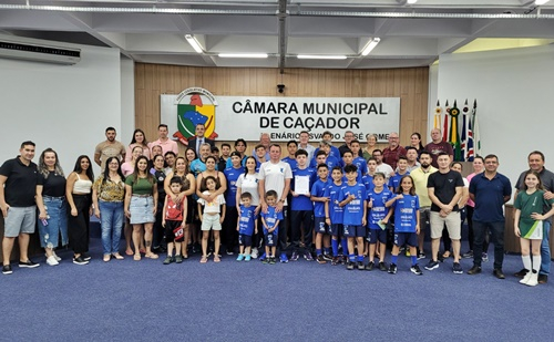 Atletas do Azuris são homenageados na Câmara